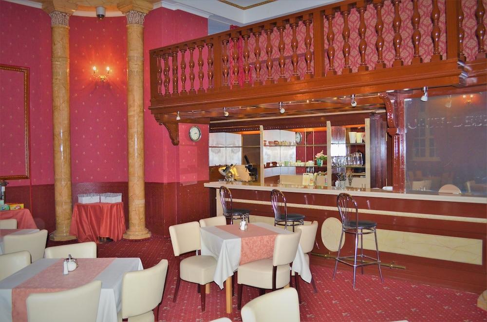Petr Hotel